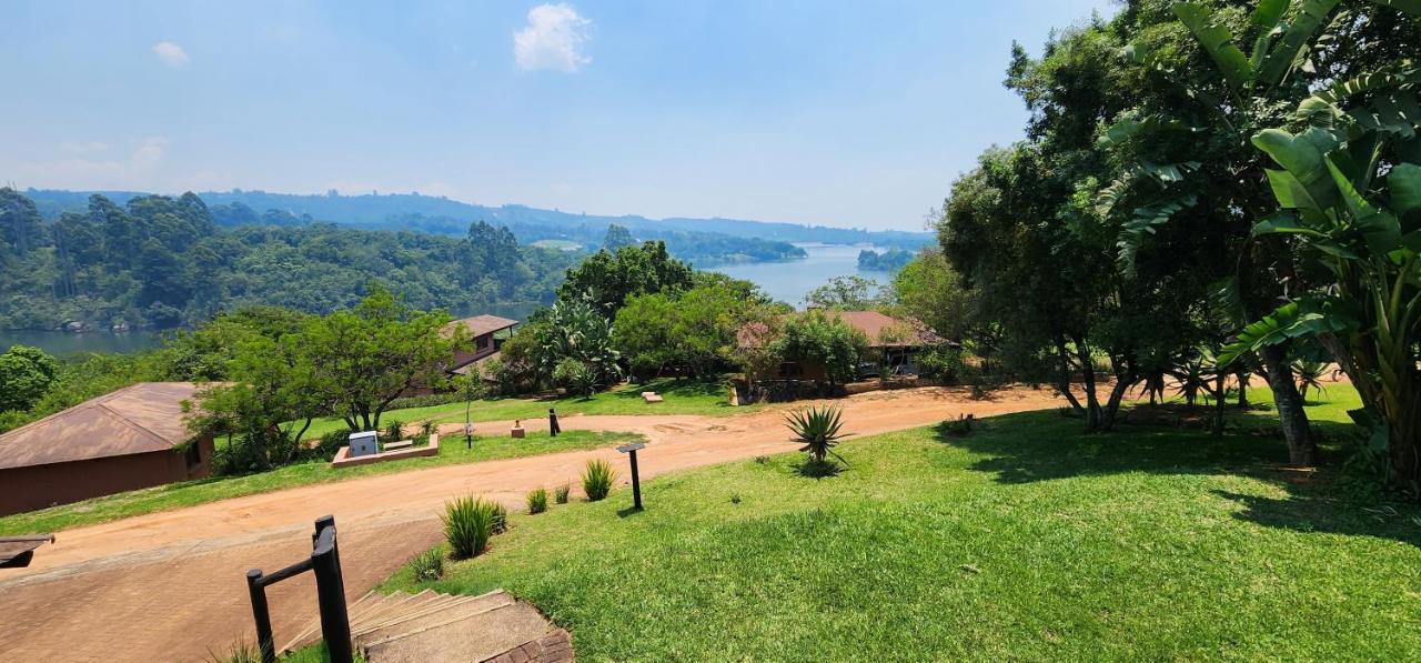 Da Gama Lake Cottages - Coral Tree And Cormorant Cottages White River Bagian luar foto