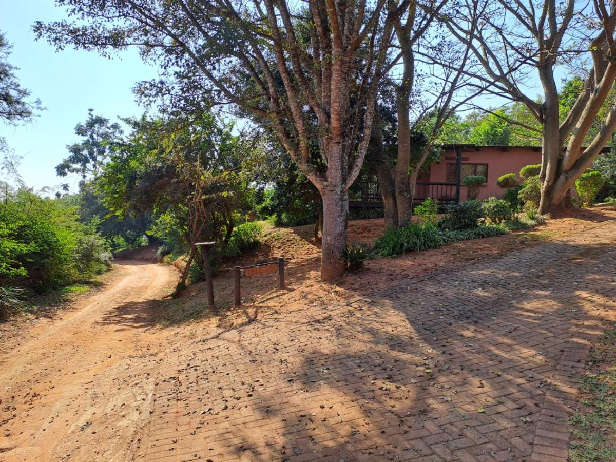 Da Gama Lake Cottages - Coral Tree And Cormorant Cottages White River Bagian luar foto